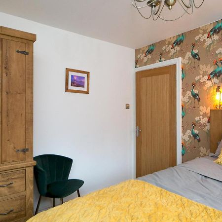 Pass The Keys Modern Coastal Home In Bull Bay Amlwch Екстер'єр фото