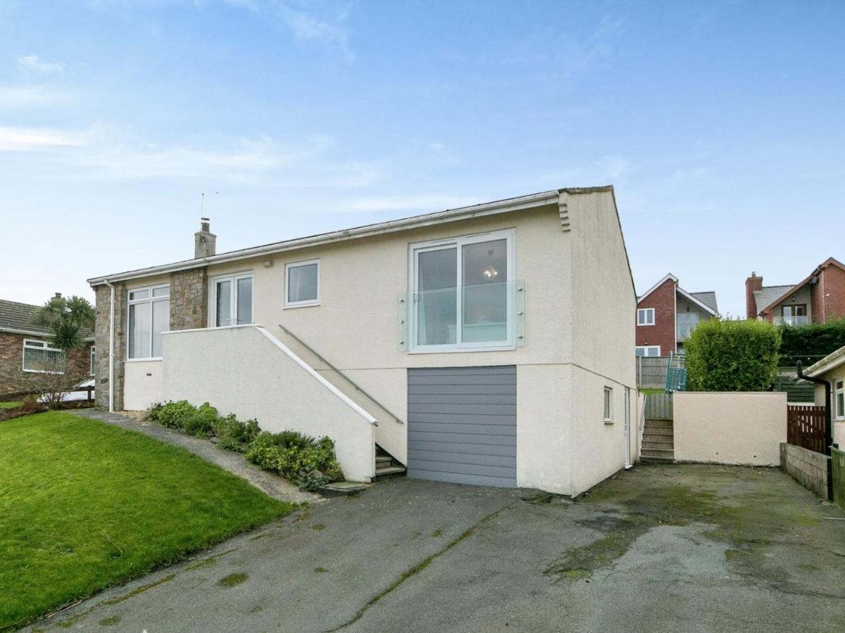 Pass The Keys Modern Coastal Home In Bull Bay Amlwch Екстер'єр фото