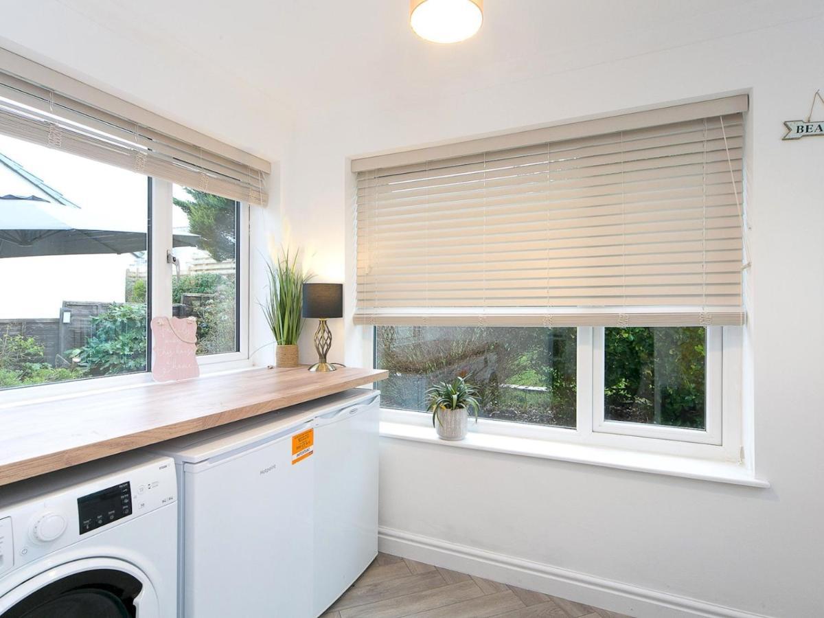 Pass The Keys Modern Coastal Home In Bull Bay Amlwch Екстер'єр фото