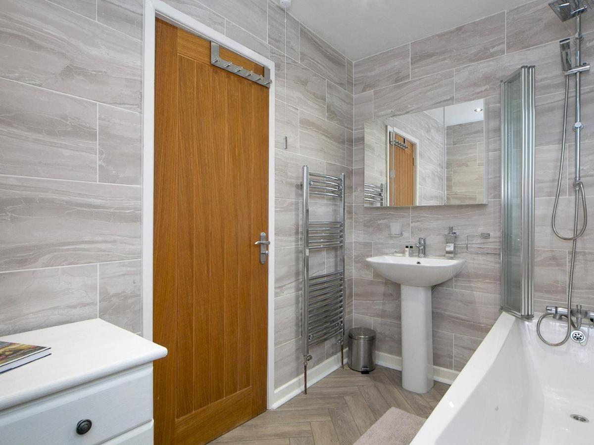 Pass The Keys Modern Coastal Home In Bull Bay Amlwch Екстер'єр фото