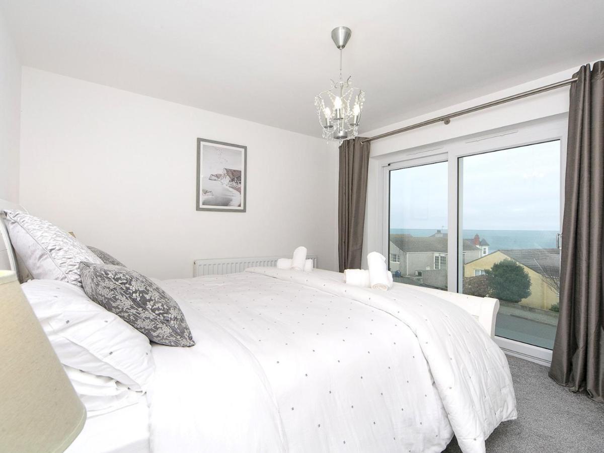 Pass The Keys Modern Coastal Home In Bull Bay Amlwch Екстер'єр фото
