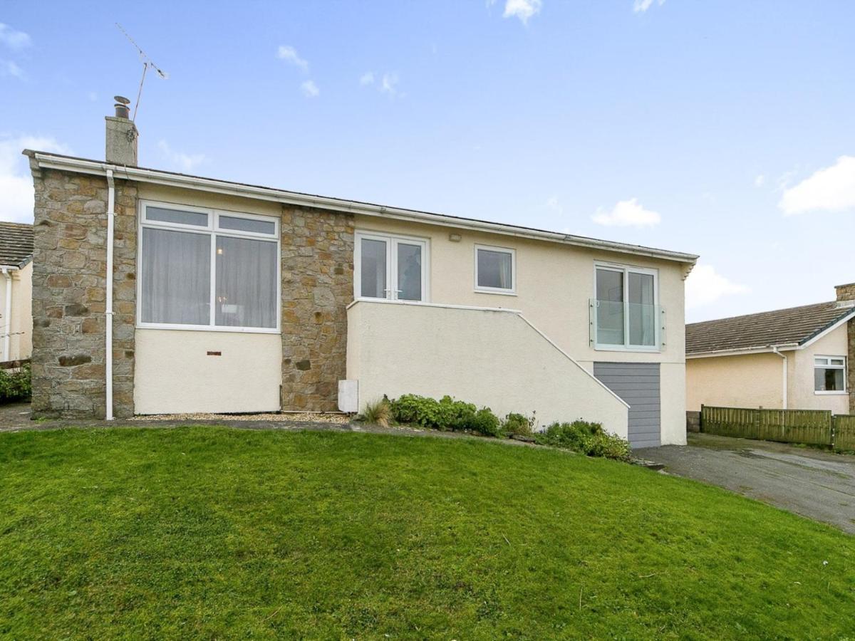 Pass The Keys Modern Coastal Home In Bull Bay Amlwch Екстер'єр фото